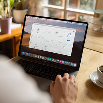 阿尔巴尼亚队在比赛中战胜对手，获得关键胜利