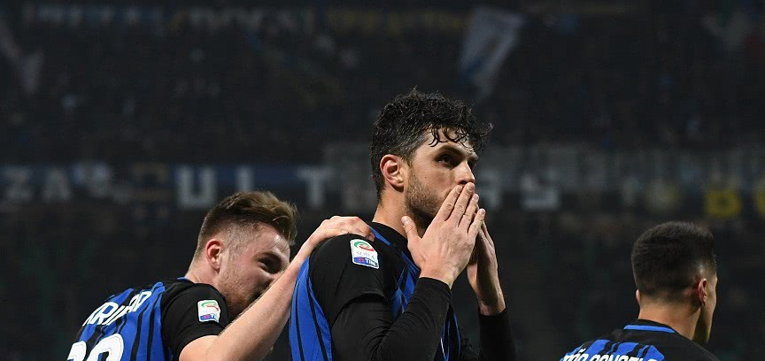 包含贝内文托主教练战术布置成功，赢得关键比赛的词条