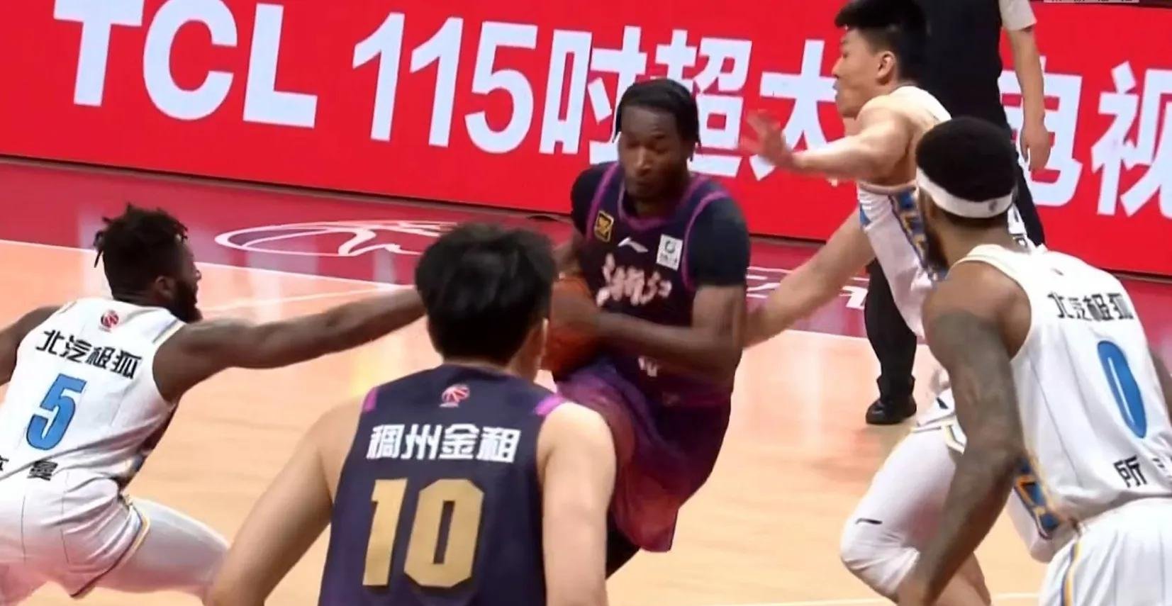 开云体育官网-几内亚队不甘示弱，追赶领先