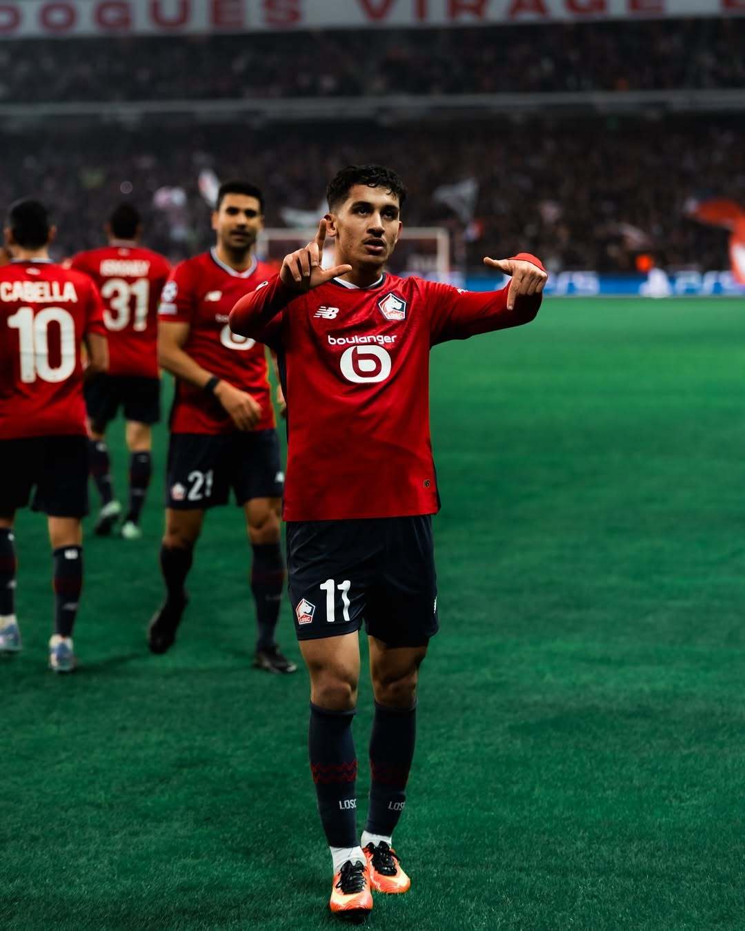 开云体育平台-里尔捧杯庆祝，成功晋级欧冠四强