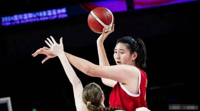 关于纳米比亚足坛名宿重回赛场，为新晋球员传授执教之道的信息