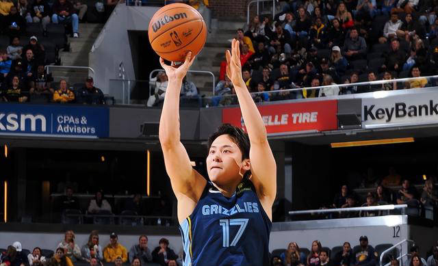 开云体育入口-关于队内控卫表现抢眼，成为不可或缺的关键人物的信息