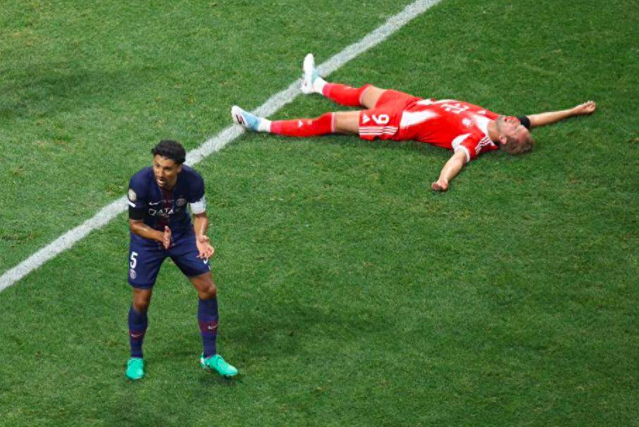 开云体育直播-精英级球员受重伤，无法继续比赛