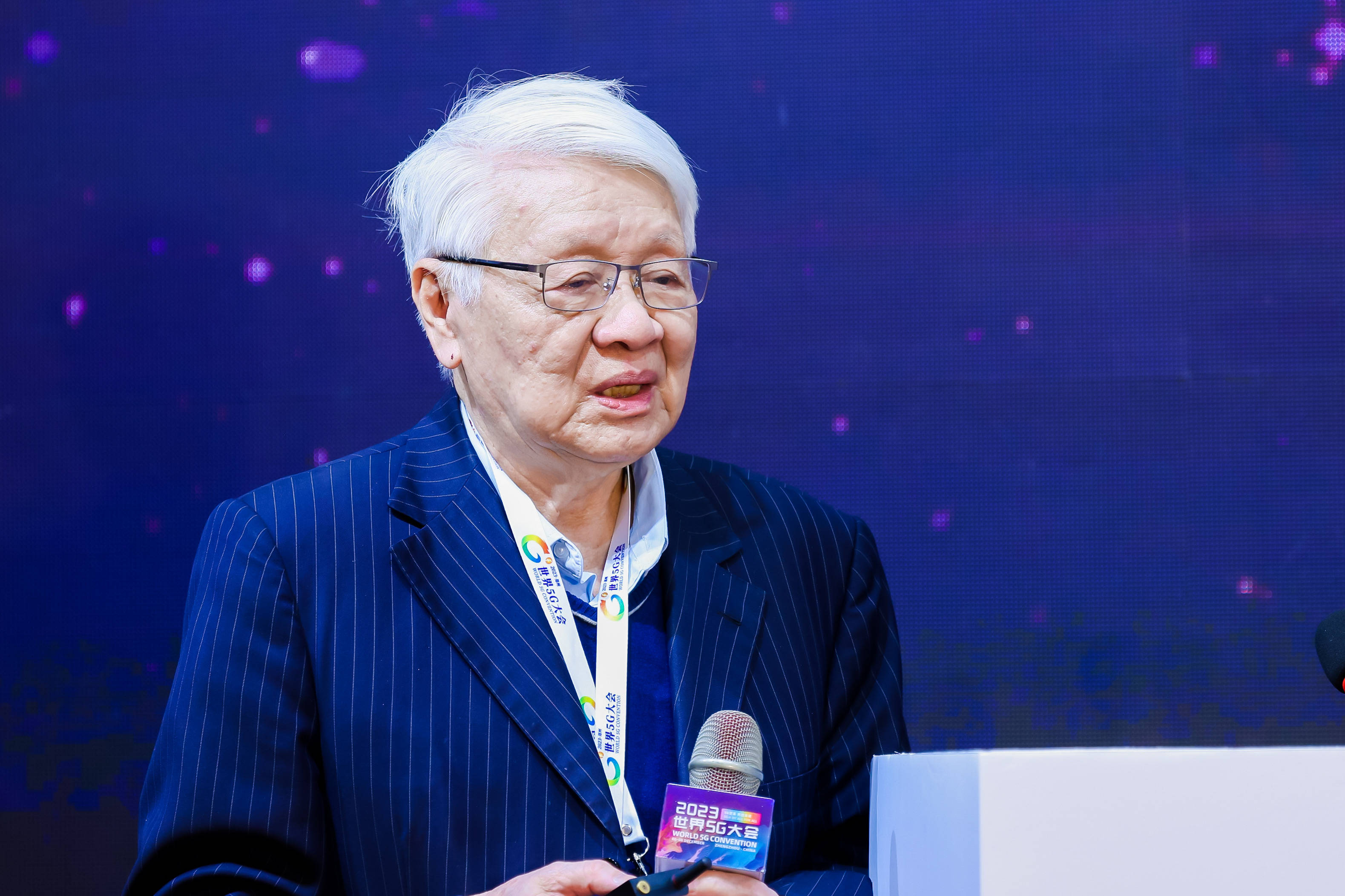 弗赖堡取得惊险胜利，继续保持领先的简单介绍