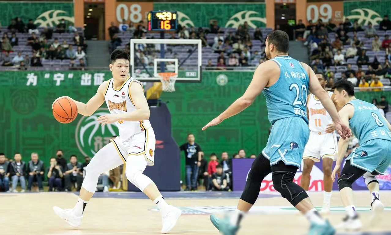 江苏男篮力争击败山西队，争取胜利