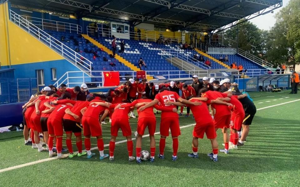 年轻球员表现活跃，稳定球队胜势