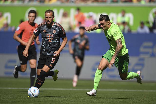 包含沃尔夫斯堡防守稳固，体现出色团队精神的词条