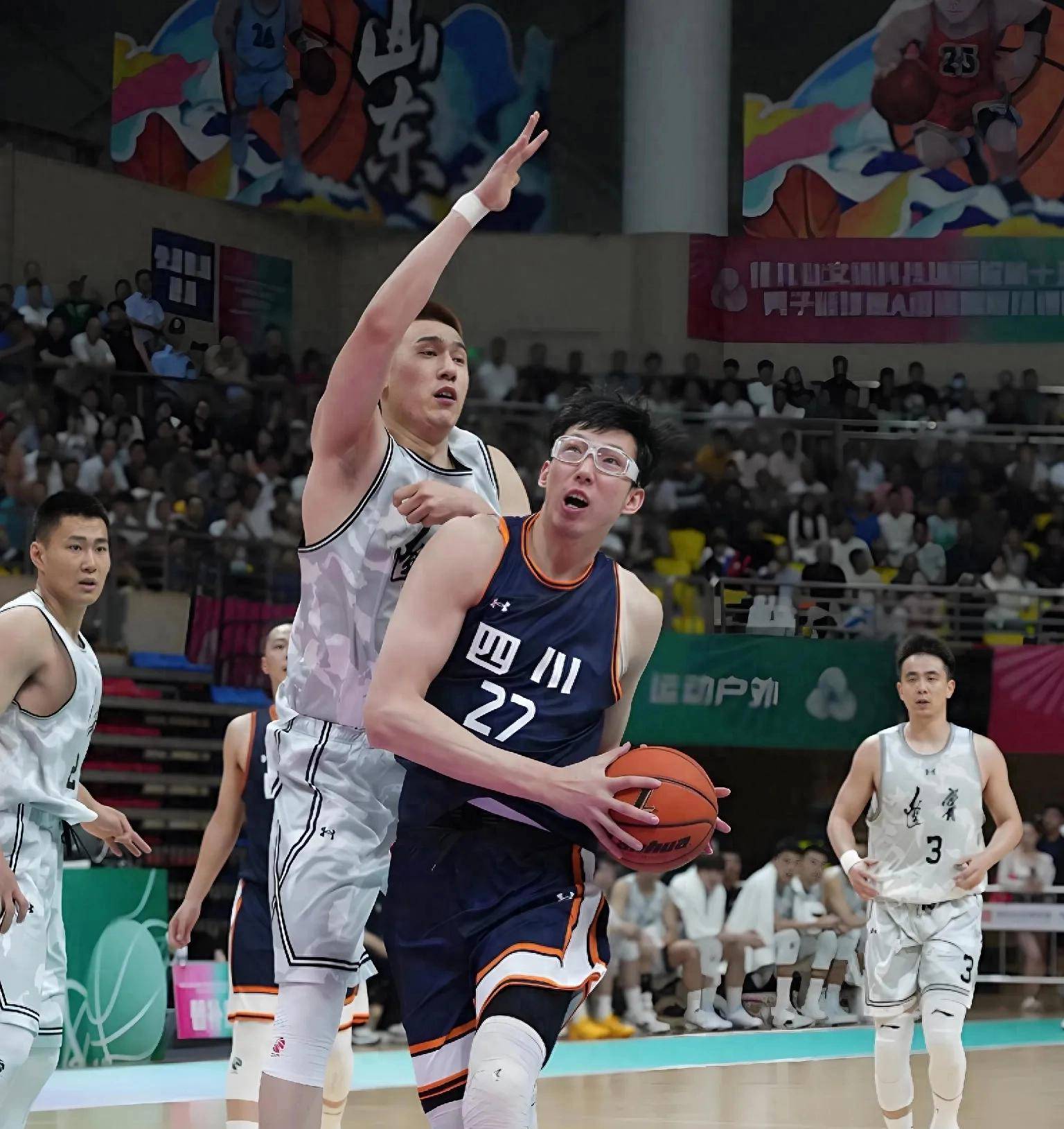 开云体育网页版入口-篮球比赛重现经典对决，两队几度势均力敌的简单介绍