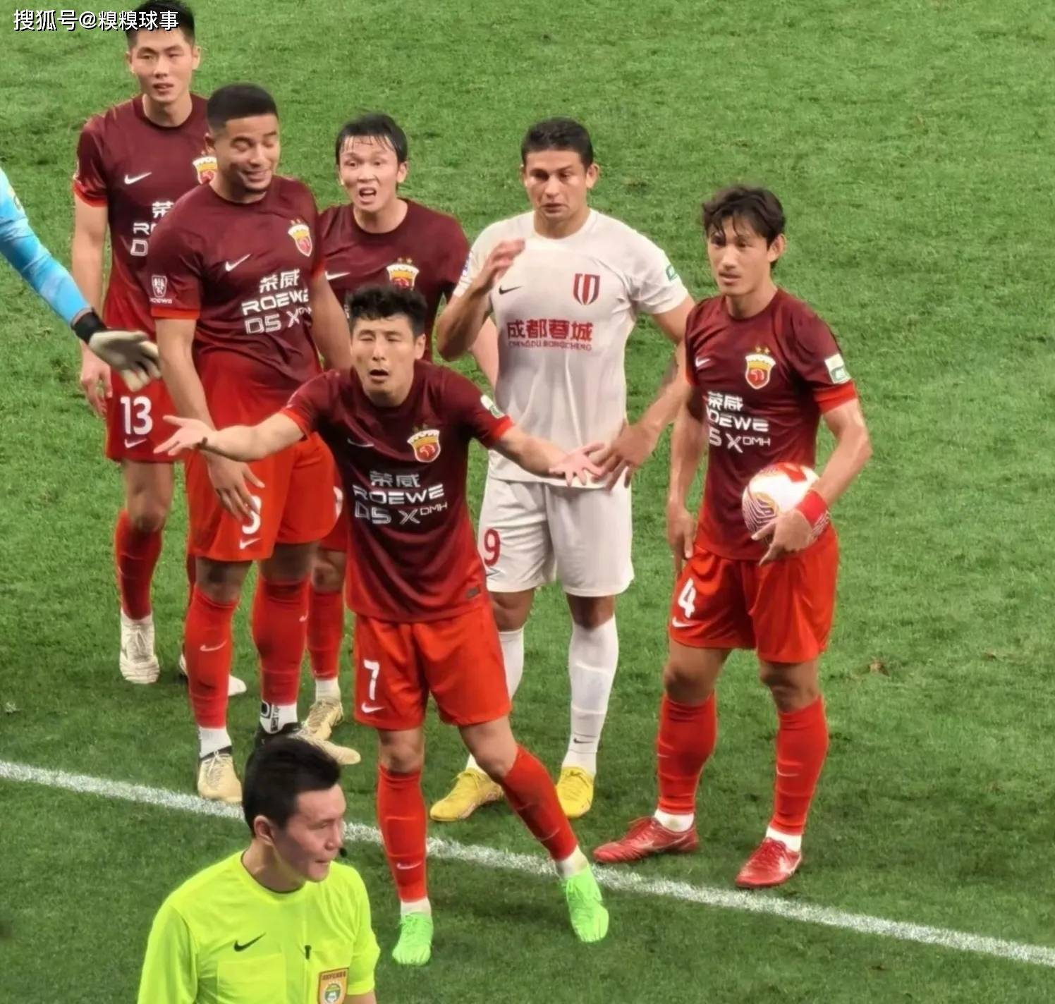 开云体育平台-足球比赛：中超球队角逐惊人表现