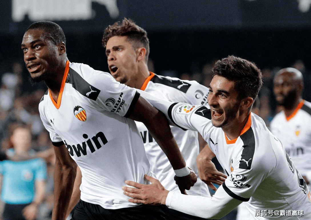 包含西甲焦点大战：巴塞罗那险胜瓦伦西亚的词条