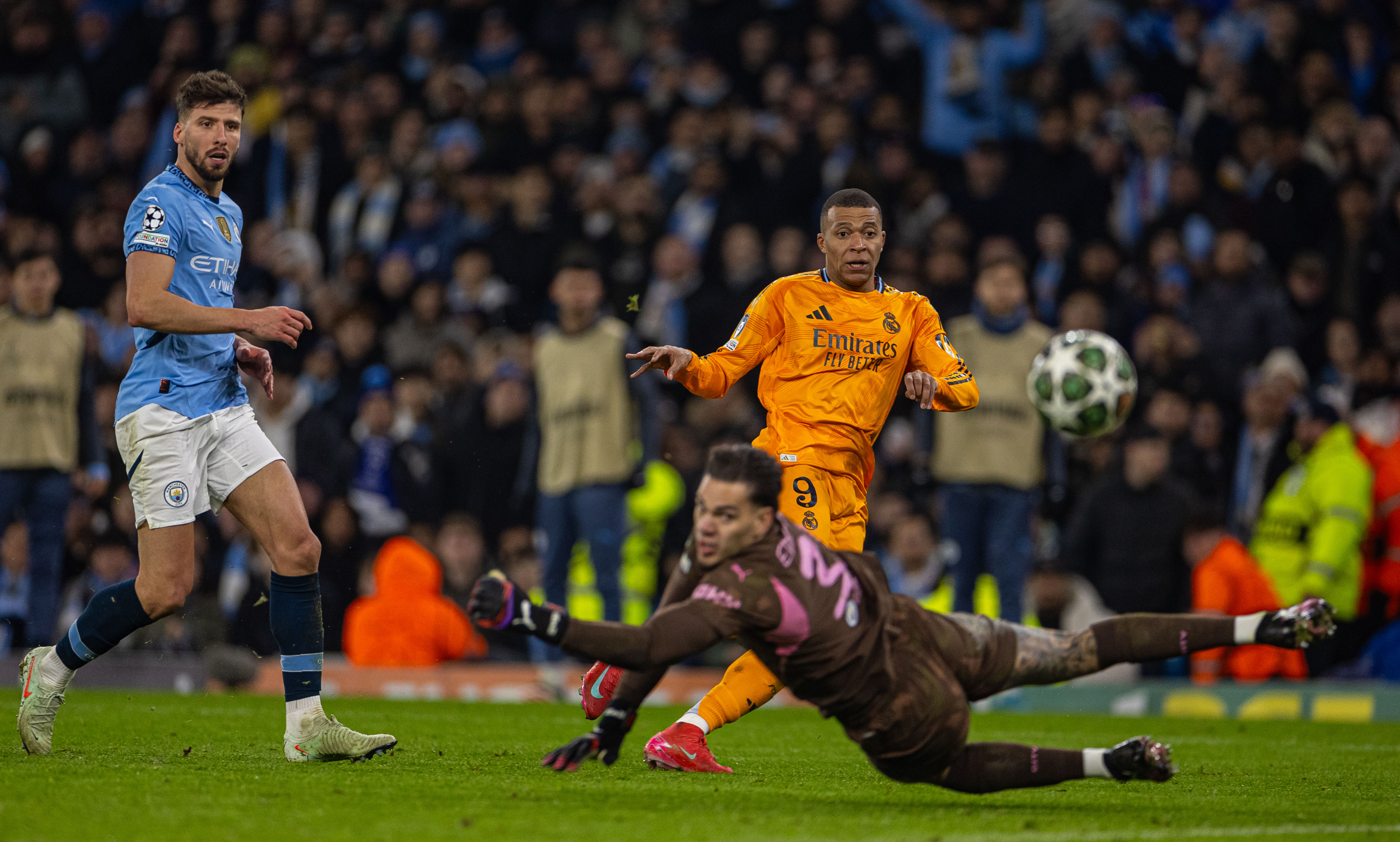 曼城球队稳定发挥，法甲球队状态下滑