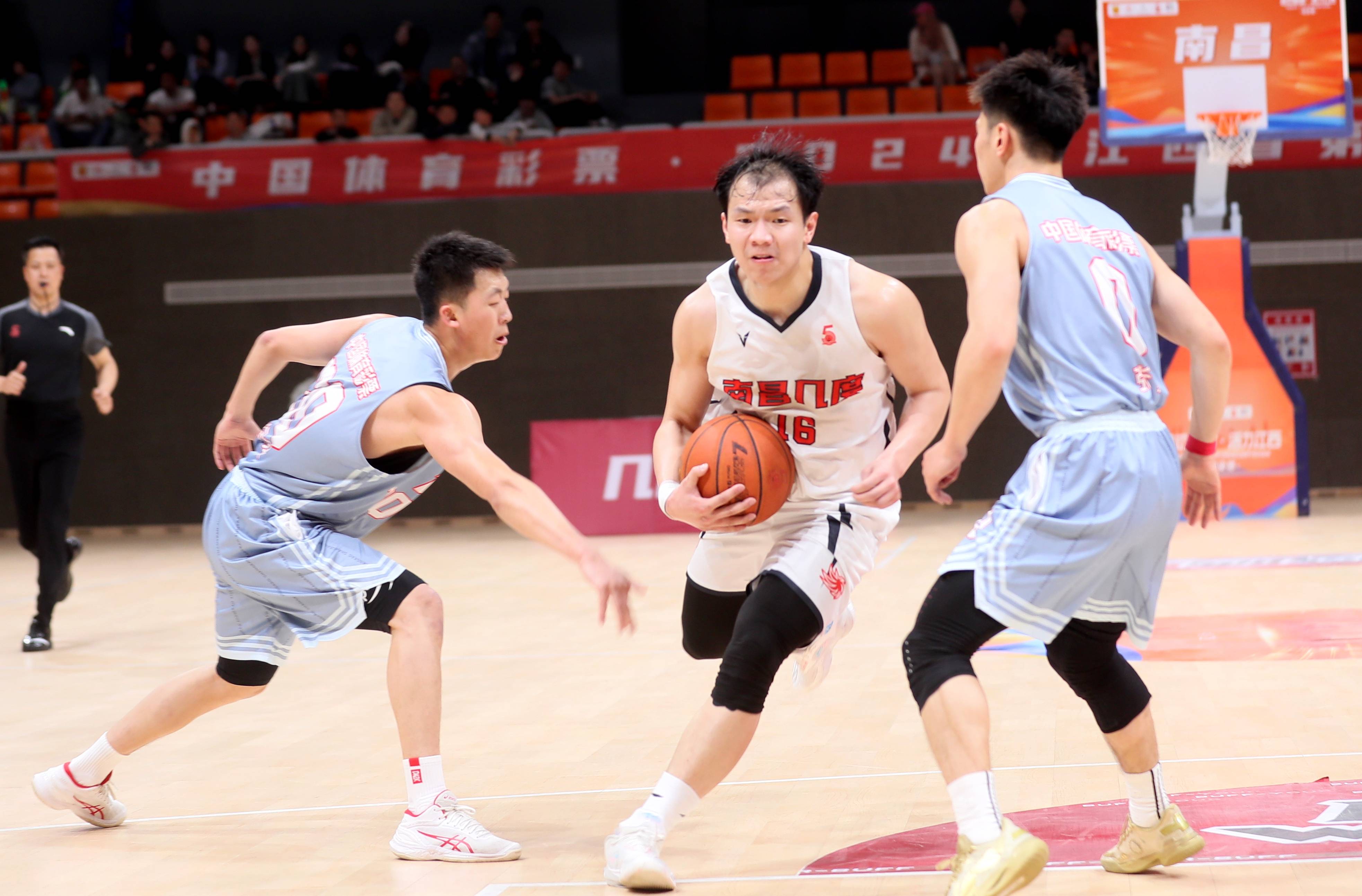 江西男篮近期成绩喜人，主教练赞誉球员表现的简单介绍