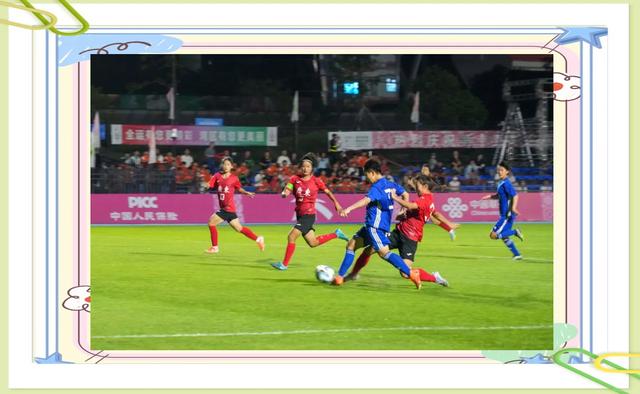 比赛中球队踢出高难度配合，掀起观赏热潮